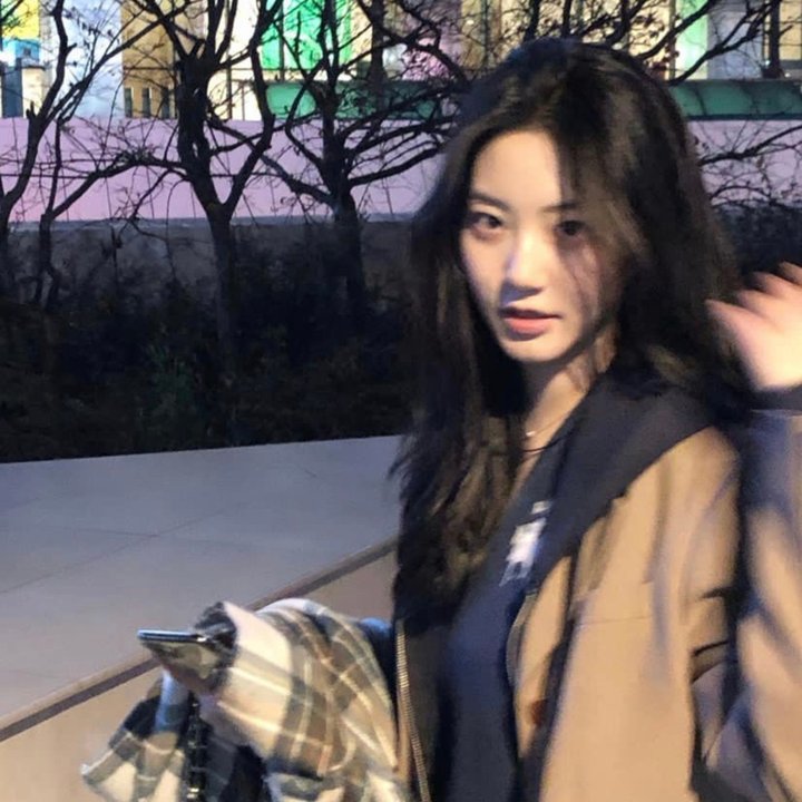 谁杀了她 封面